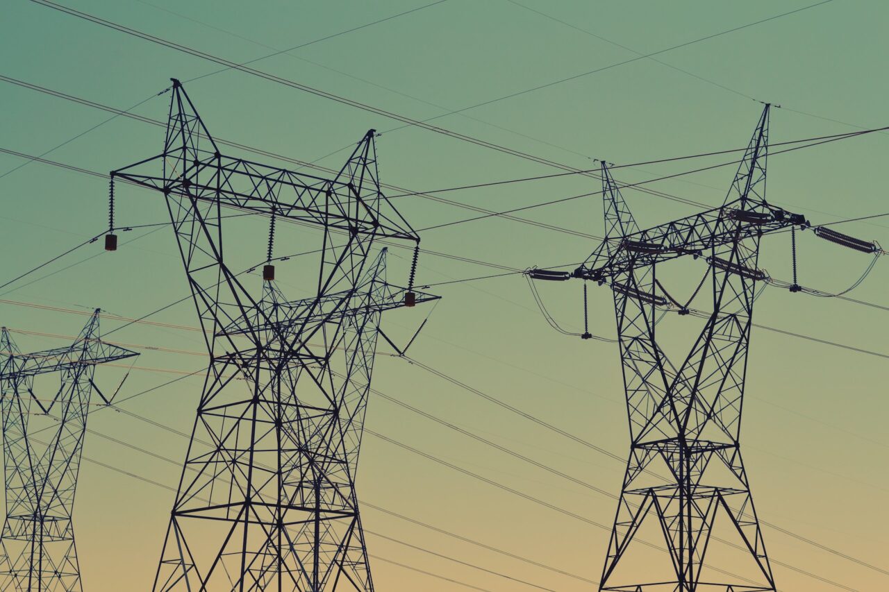 You are currently viewing EDF ou ENGIE : comment choisir pour faire des économies sur ses factures d’énergie ?